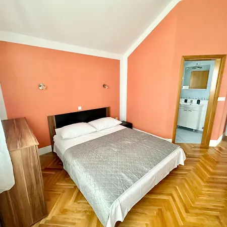 Isabel Apartment